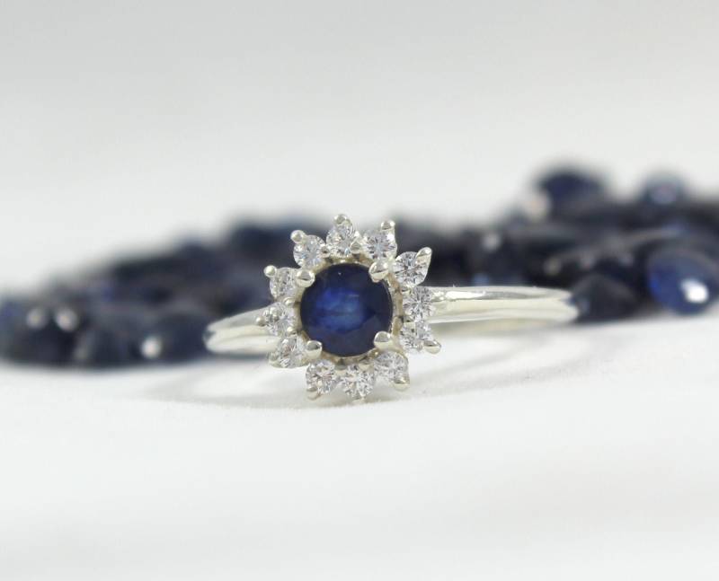 Blauer Saphir Ring 925 Sterling Silber, Rundschliff, Handgemacht von Tarageminternational