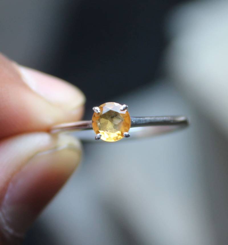 Handgemachter Citrin Ring Edelstein Mit Rundschliff, Sterling Silber, Geburtsstein von Tarageminternational