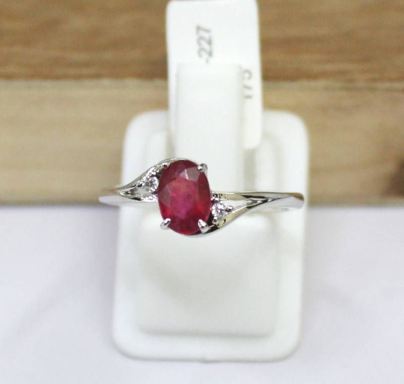 Natürlicher Rubin Ring Ovaler Edelstein, 925 Sterling Silber, Handgemacht von Tarageminternational