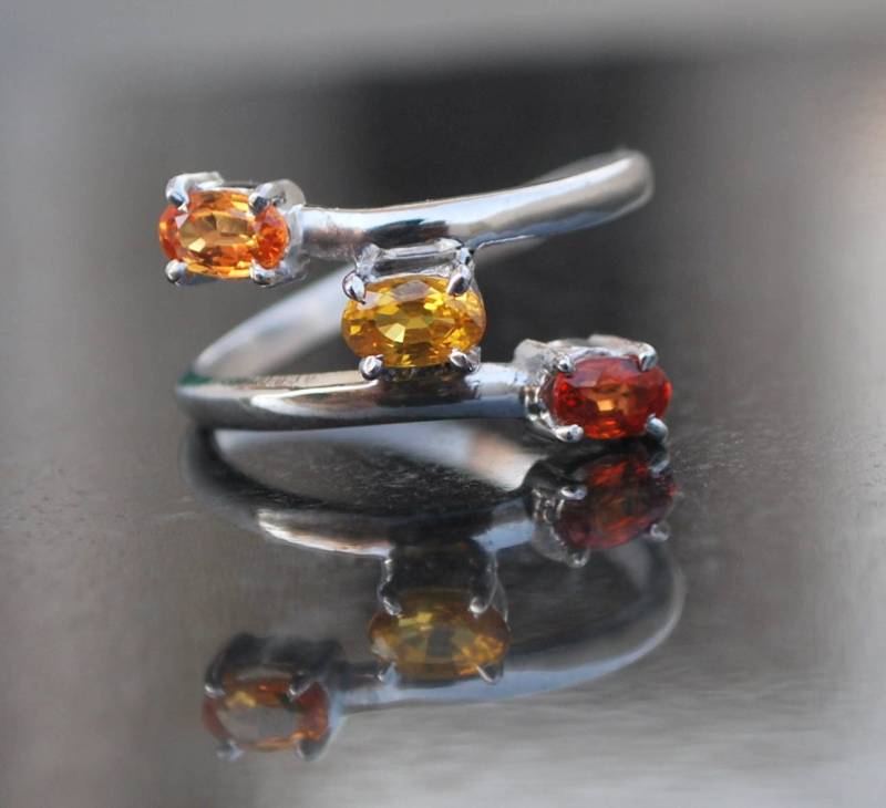 Handgemachte Orange Saphir Silber Ring - September Geburtsstein von Tarageminternational