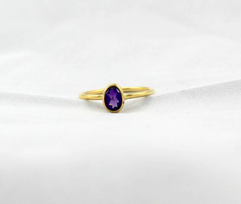 Zierlicher Amethyst Verlobungsring 14K Goldfassung, Ovalschliff von Tarageminternational