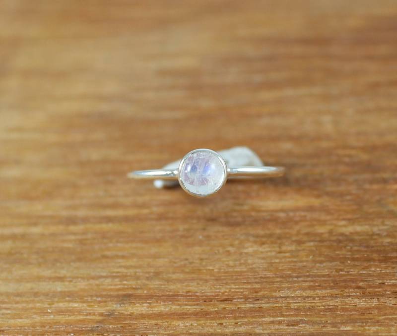 Zarter Mondstein Ring 925 Sterling Silber Handgemachter Midi Ring von Tarageminternational