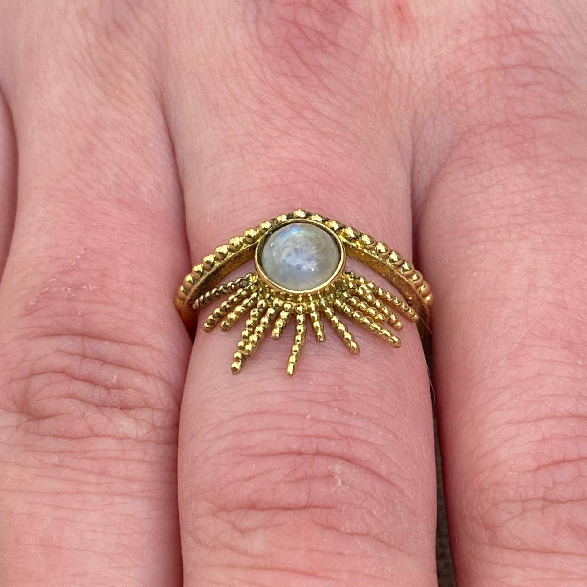 Mondstein Ring „Sonnenstein", Größenverstellbar, Onyx, Malachit, Boho Hippie Style, Vintage, Handarbeit, Schönes Schmuck Geschenk Mondstein Ring „Sonnenstein", Größenverstellbar, Onyx, Malachit, Boho Hippie Style, Vintage, Handarbeit, Schönes Schmuck Geschenk von TaramarShop