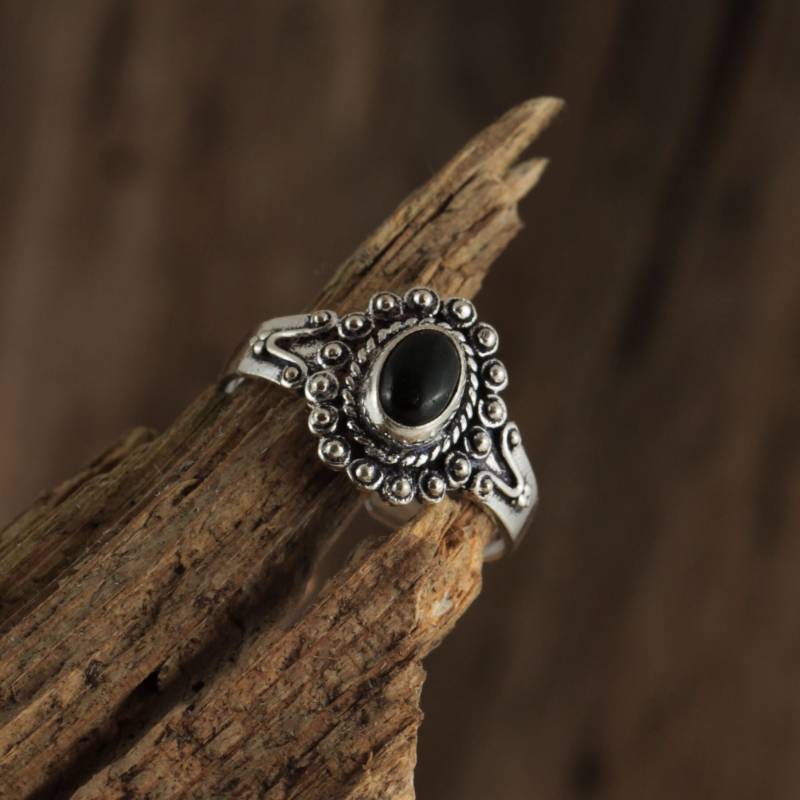 Silberfarbener Ring Mit Ornamenten Silberfarbener Ring Mit Ornamenten von TaramarShop