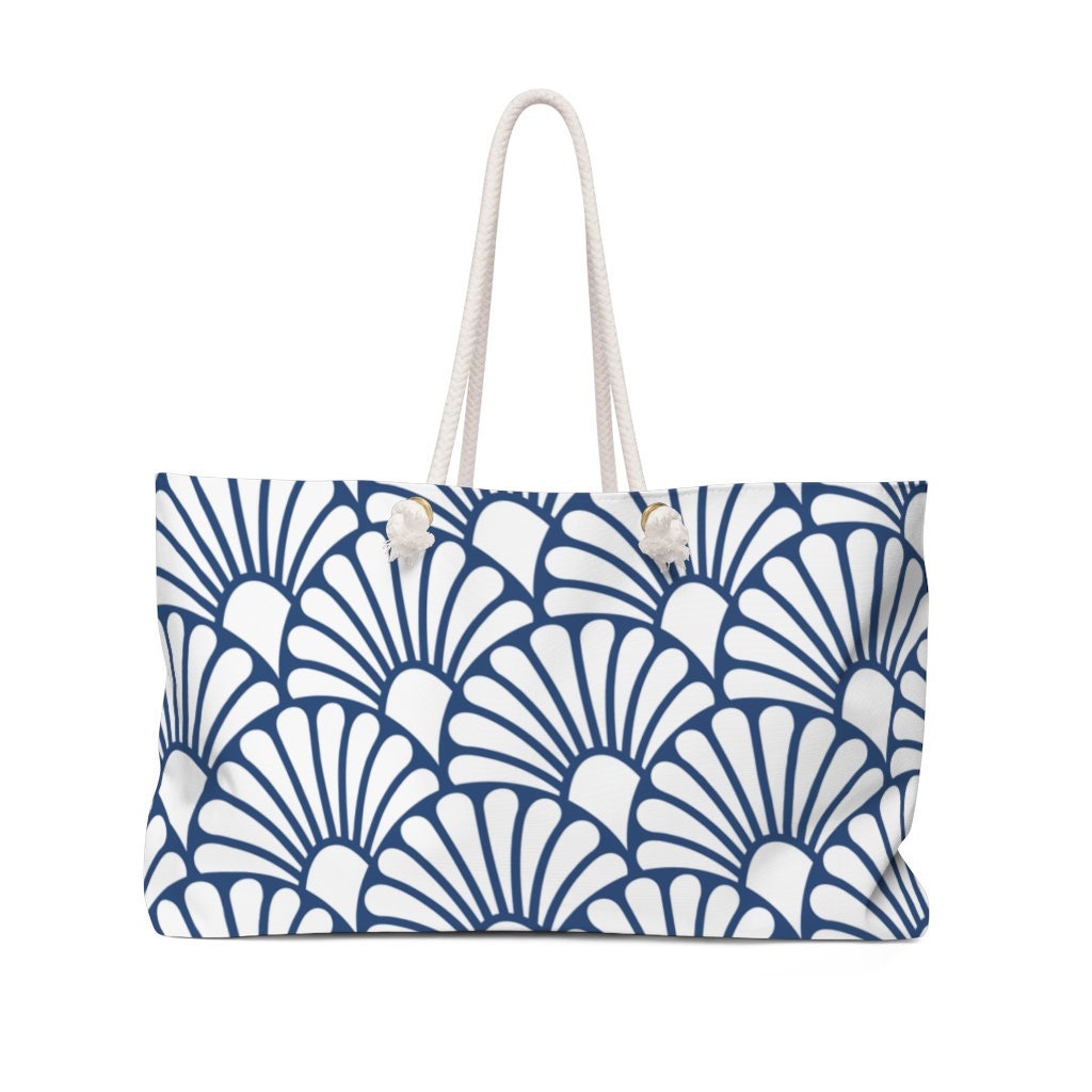 Jugendstil Oversized Wochenend-Tasche | Blau & Weiß Fächer Strandtasche Große Schultertasche Carryall Abstrakte Muster Sommer Shopper Tote Jugendstil Oversized Wochenend-Tasche | Blau & Weiß Fächer Strandtasche Große Schultertasche Carryall Abstrakte Muster Sommer Shopper Tote von Tarragonia