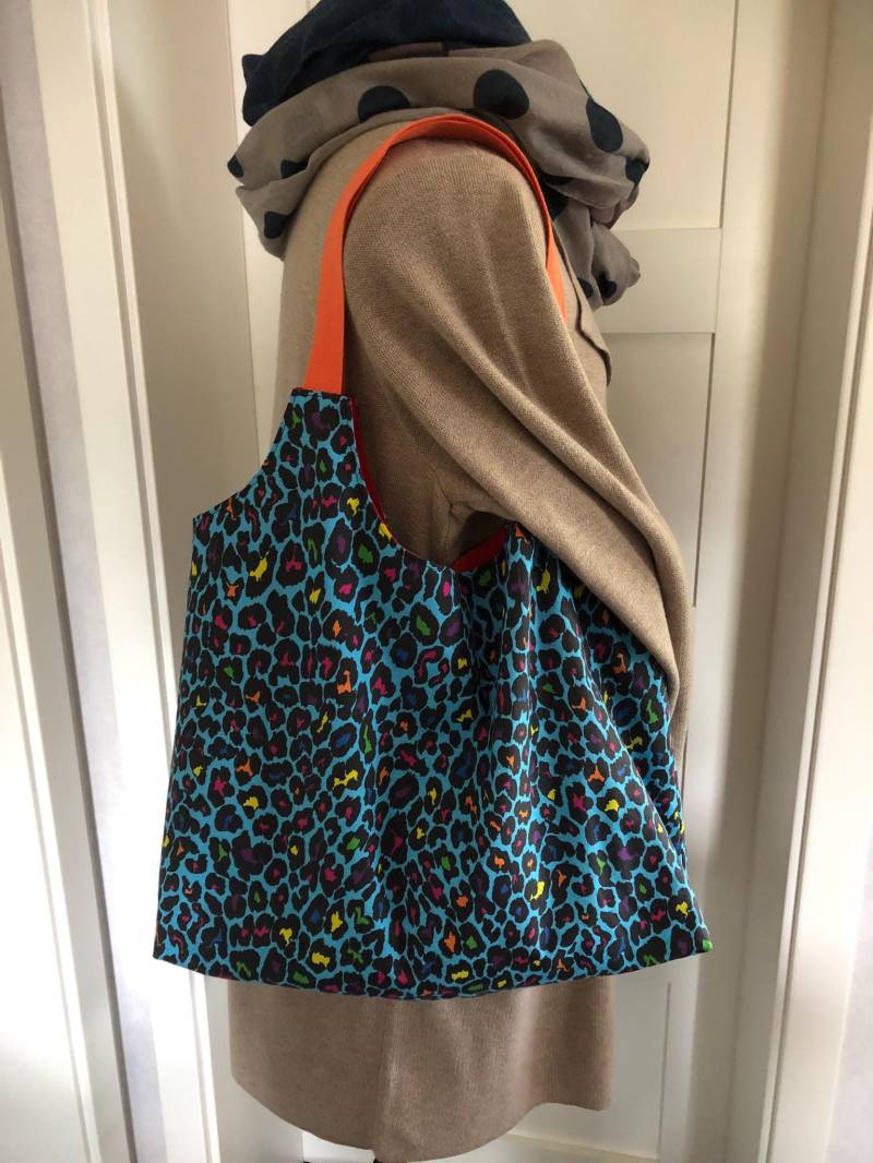 Bunter Shopper-Große Leotasche-Einkaufstasche-Schultertasche-Leomuster-Handarbeit-Damentasche-Umhängetasche-Einkaufsbeutel-Tasche Tiermotiv von TaschenMitHerz