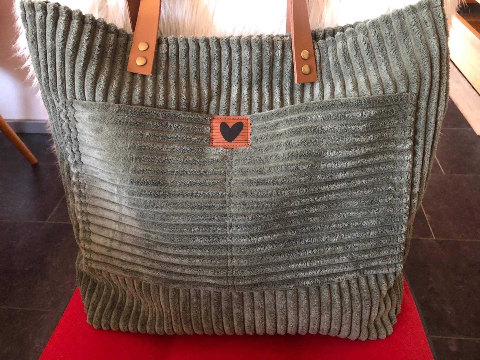 Cordtasche-Shopper-Einkaufstasche-Schultertasche-Handarbeit-DamentascheUmhängetasche-Geschenk Für Frauen-Lederhenkel-Grün-Groß Cordtasche-Shopper-Einkaufstasche-Schultertasche-Handarbeit-DamentascheUmhängetasche-Geschenk Für Frauen-Lederhenkel-Grün-Groß von TaschenMitHerz