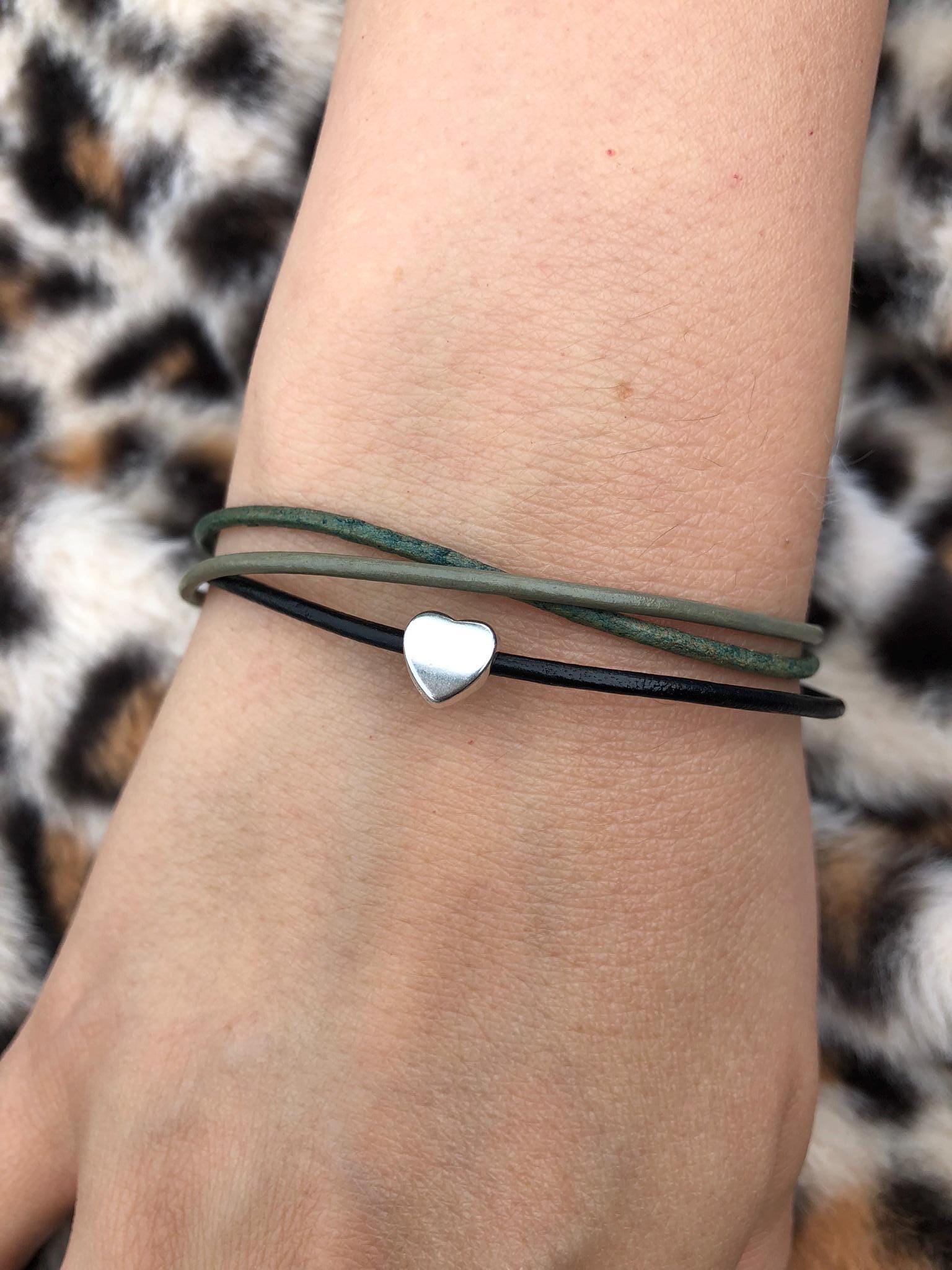 Lederarmband Für Frauen Mit Herzperle - Schwarzes Und Grünes Leder Armband Magnetverschluss Geschenk Schiebeperle Herz von TaschenMitHerz
