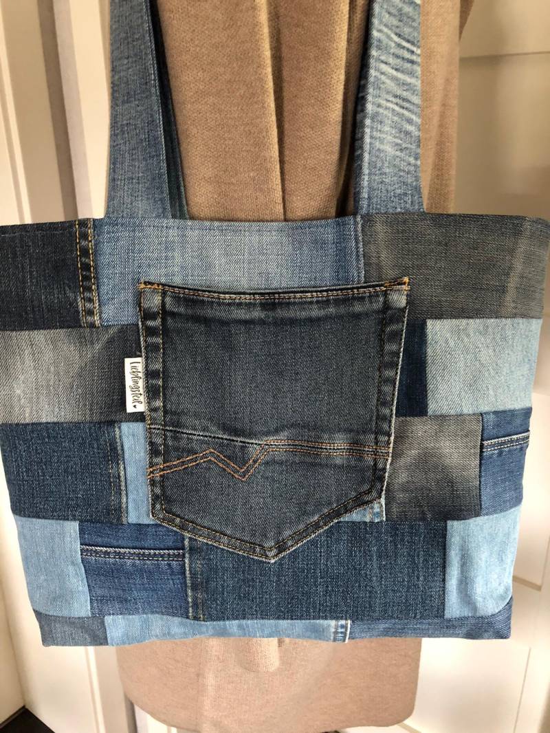 Upcycling Patchworktasche Jeans-Shopper-Patchworktasche-Einkaufstasche-Schultertasche-Jeanstasche-Upcycling-Damentasche-Umhängetasche von TaschenMitHerz