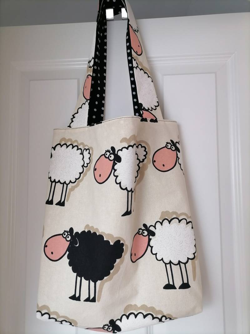 Selbstgenähte Wendetasche "Schwarzes Schaf" Selbstgenähte Wendetasche "Schwarzes Schaf" von TaschenVonPatricia