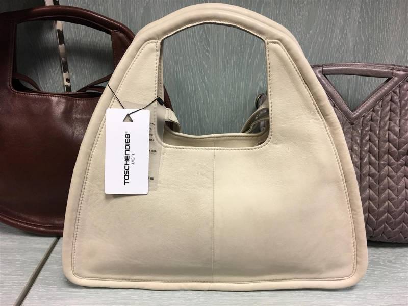 Taschendieb Wien Handtasche ausgefallene Ledertasche mittlere Größe feste Form, weiches Leder von Taschendieb Wien