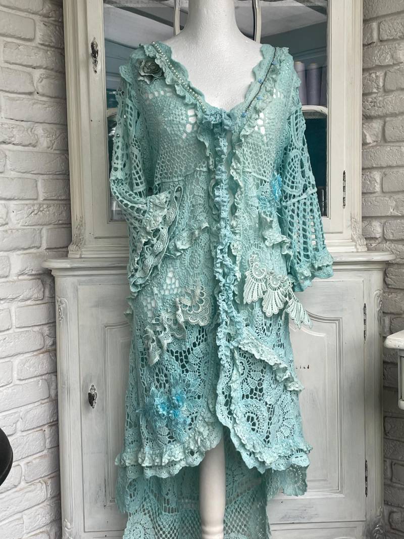 Größe 46 Bis 56 Taschenwerk Jacke Strickjacke Bohojacke Mit Perlen Und Rüschen Upcycling Türkis/Mint Handgefärbt von TaschenwerkCS