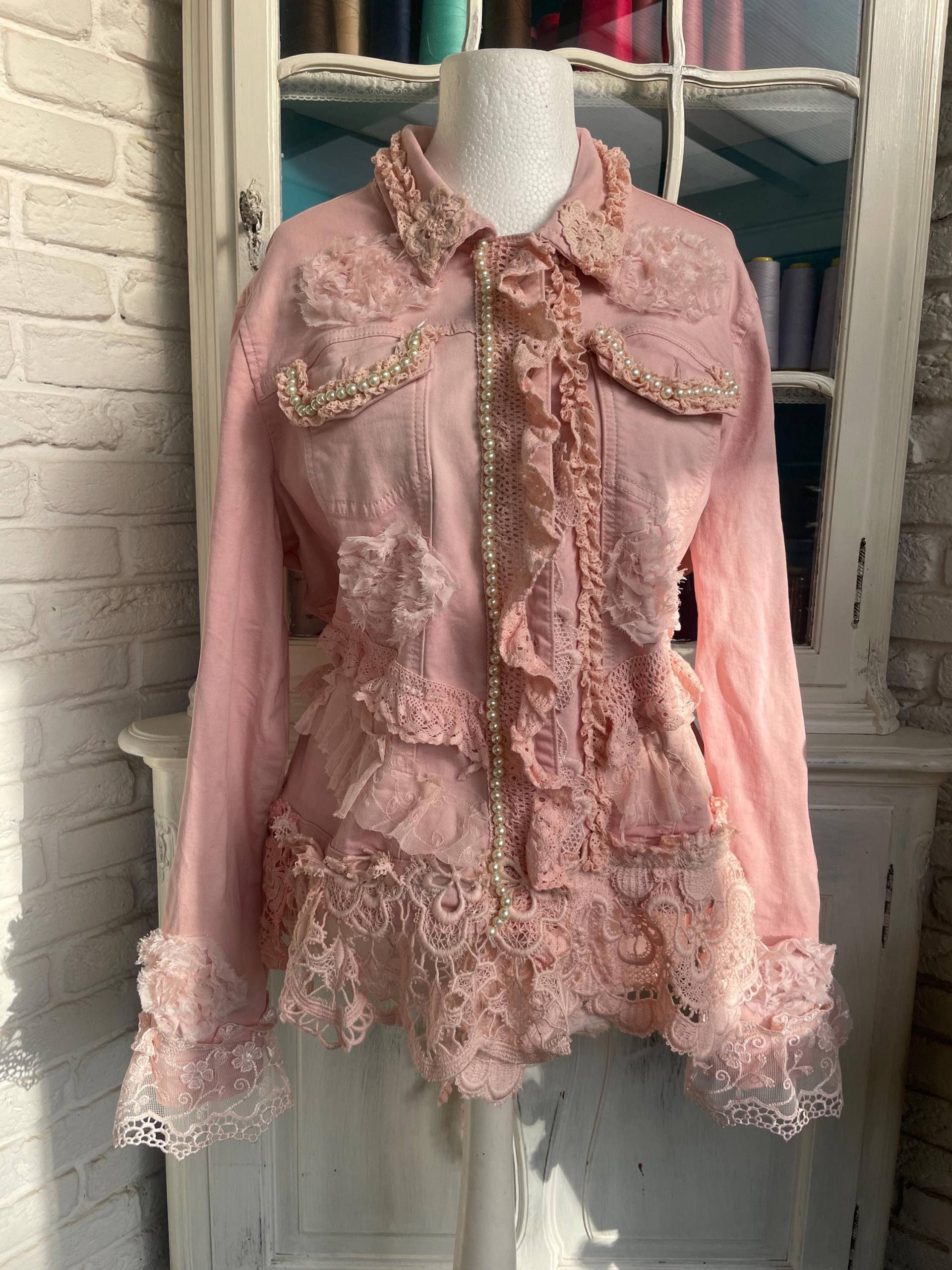 Jeansjacke Shabby Boho Romantik Taschenwerk Größe 42 44 46 Verspielt Mit Perlen Und Spitze Stretch Lachsrosa von TaschenwerkCS