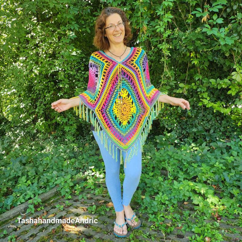 Poncho - Gehäkelter Poncho Mit Fransen Boho Style Party Regenbogen Cover Up, Hand Crocheted Women's With Fringes Poncho - Gehäkelter Poncho Mit Fransen Boho Style Party Regenbogen Cover Up, Hand Crocheted Women's With Fringes von TashahandmadeAndric