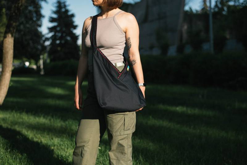 Crossbody Bag Aus Canvas Umhängetasche Handgefertigte Schultertasche Unisex Für Shopping Bag, Dokumente, Mit Gesticktem Ornament von TashkaUkraine