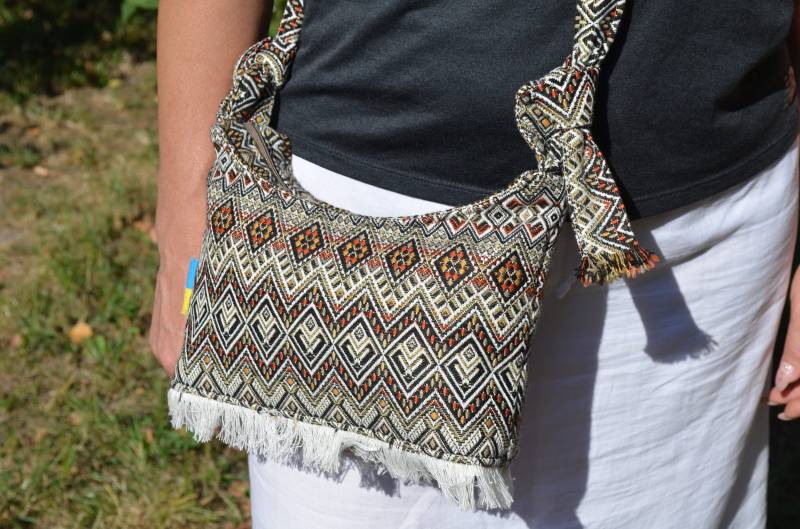 Kleine Umhängetasche Ist Sehr Leichte Und Vielseitige Mini-Crossbody-Tasche Im Hippie-Boho-Stil. Stoff Gutes Geschenk Schwester, Frau, Liebhaber von TashkaUkraine