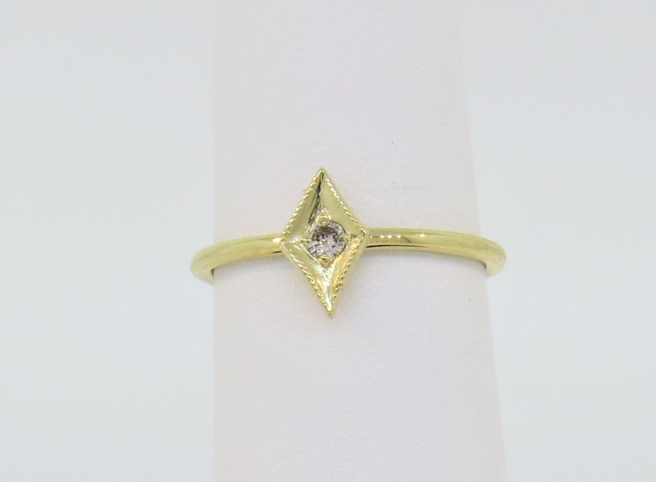 14K Gelbgold 0.04Ct Antiker Stil Diamantform Ring/Versprechensring Stapelbarer Band Zierlicher Diamant Milgrain Jubiläumsband 14K Gelbgold 0.04Ct Antiker Stil Diamantform Ring/Versprechensring Stapelbarer Band Zierlicher Diamant Milgrain Jubiläumsband von Tasiyanjewelrydesign