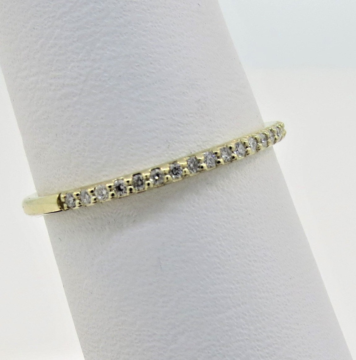 14K Gelbgold 0.14Ct Diamant Ehering/stapelbarer Ring Jubiläumsring Versprechensring Brautring Halbes Ewigkeitsring von Tasiyanjewelrydesign