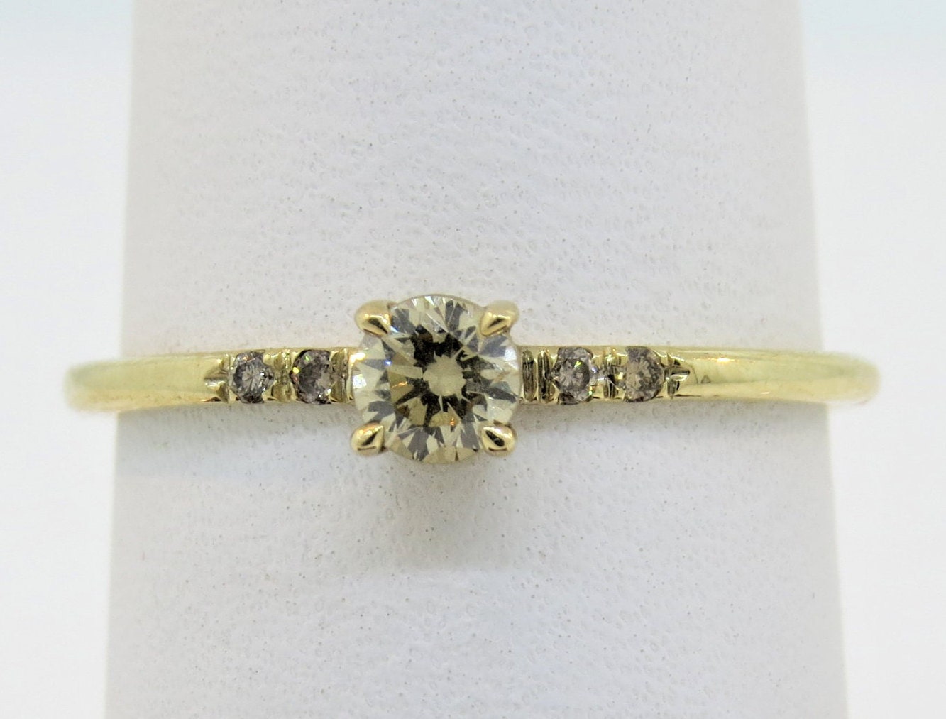 14K Gelbgold 0.30Ct Champagner Diamant Ring Verlobungsring Stapelbarer Ehering Jubiläumsring Micro Pave Versprechensring von Tasiyanjewelrydesign