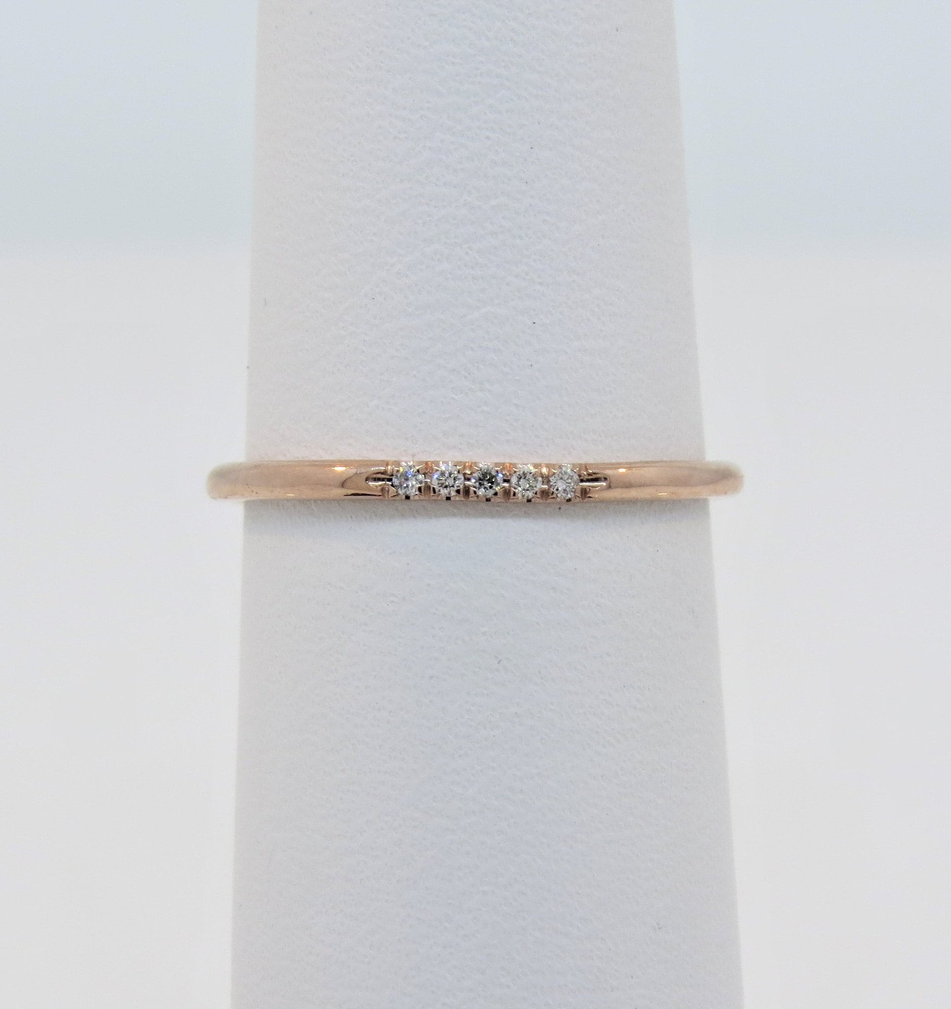 14K Rose Gold 0.03Ct Diamant Ehering Micro Pave Band Stapelbarer Ring Jubiläumsband Versprechensring Zierlicher Diamantring Geschenk Für Sie von Tasiyanjewelrydesign