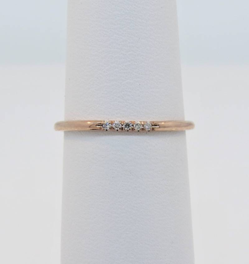 14K Rose Gold 0.03Ct Diamant Ehering Micro Pave Band Stapelbarer Ring Jubiläumsband Versprechensring Zierlicher Diamantring Geschenk Für Sie 14K Rose Gold 0.03Ct Diamant Ehering Micro Pave Band Stapelbarer Ring Jubiläumsband Versprechensring Zierlicher Diamantring Geschenk Für Sie von Tasiyanjewelrydesign