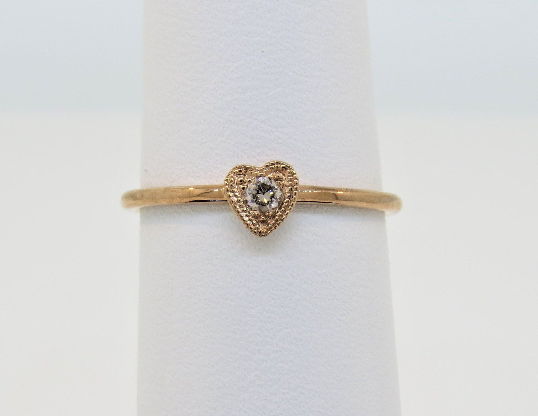 14K Rose Gold 0.06Ct Diamant Herz Form Milgrain Ring/Zierlicher Versprechensring Stapelbarer Jubiläumsring 14K Rose Gold 0.06Ct Diamant Herz Form Milgrain Ring/Zierlicher Versprechensring Stapelbarer Jubiläumsring von Tasiyanjewelrydesign