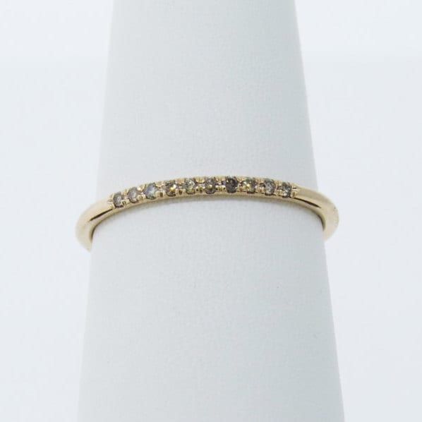 14K Rose Gold 0.08Ct Champagner Diamant Zierlicher Ehering/Micro Pave Ring Stapelbarer Jubiläumsring Versprechensring, Brautring von Tasiyanjewelrydesign