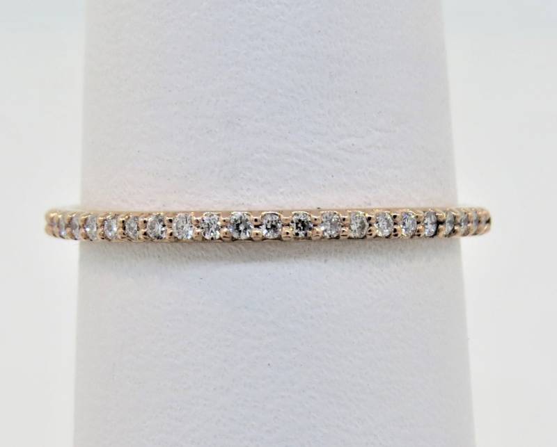 14K Rose Gold Zierlicher Diamant Ehering/stapelbarer Ring Jubiläumsring Versprechensring Halbe Eternity Band Brautring Pave von Tasiyanjewelrydesign