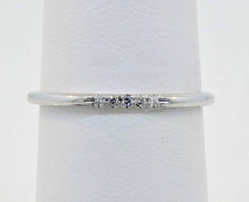 14K Weißgold 0, 03Ct Diamant Zierliche Hochzeit Band, Micro Pave Ring, Stapelbar Jubiläum Versprechen Ring Braut Geschenk Für Sie von Tasiyanjewelrydesign