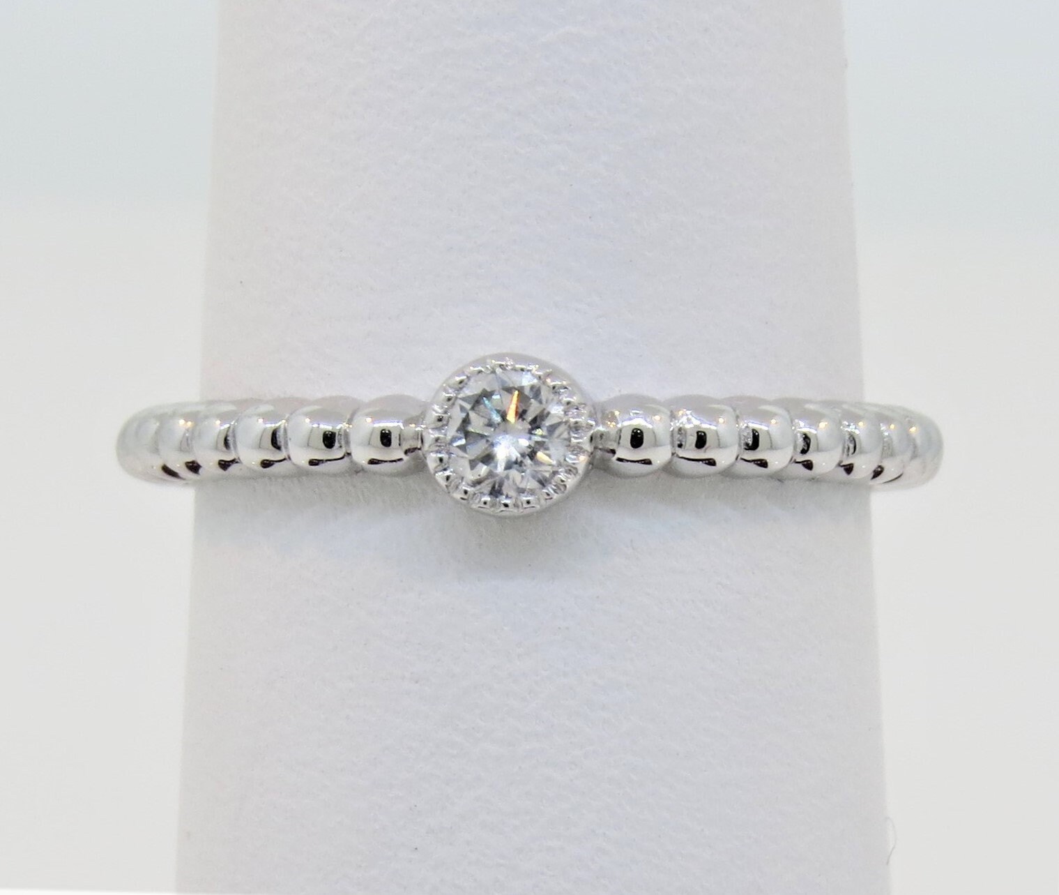 14K Weißgold 0, 13 Karat Diamant Vintage Antik Stil Milgrain Ring Lünette Ring, Jubiläumsring, Stapelbar Verlobungsring, Brautring 14K Weißgold 0, 13 Karat Diamant Vintage Antik Stil Milgrain Ring Lünette Ring, Jubiläumsring, Stapelbar Verlobungsring, Brautring von Tasiyanjewelrydesign