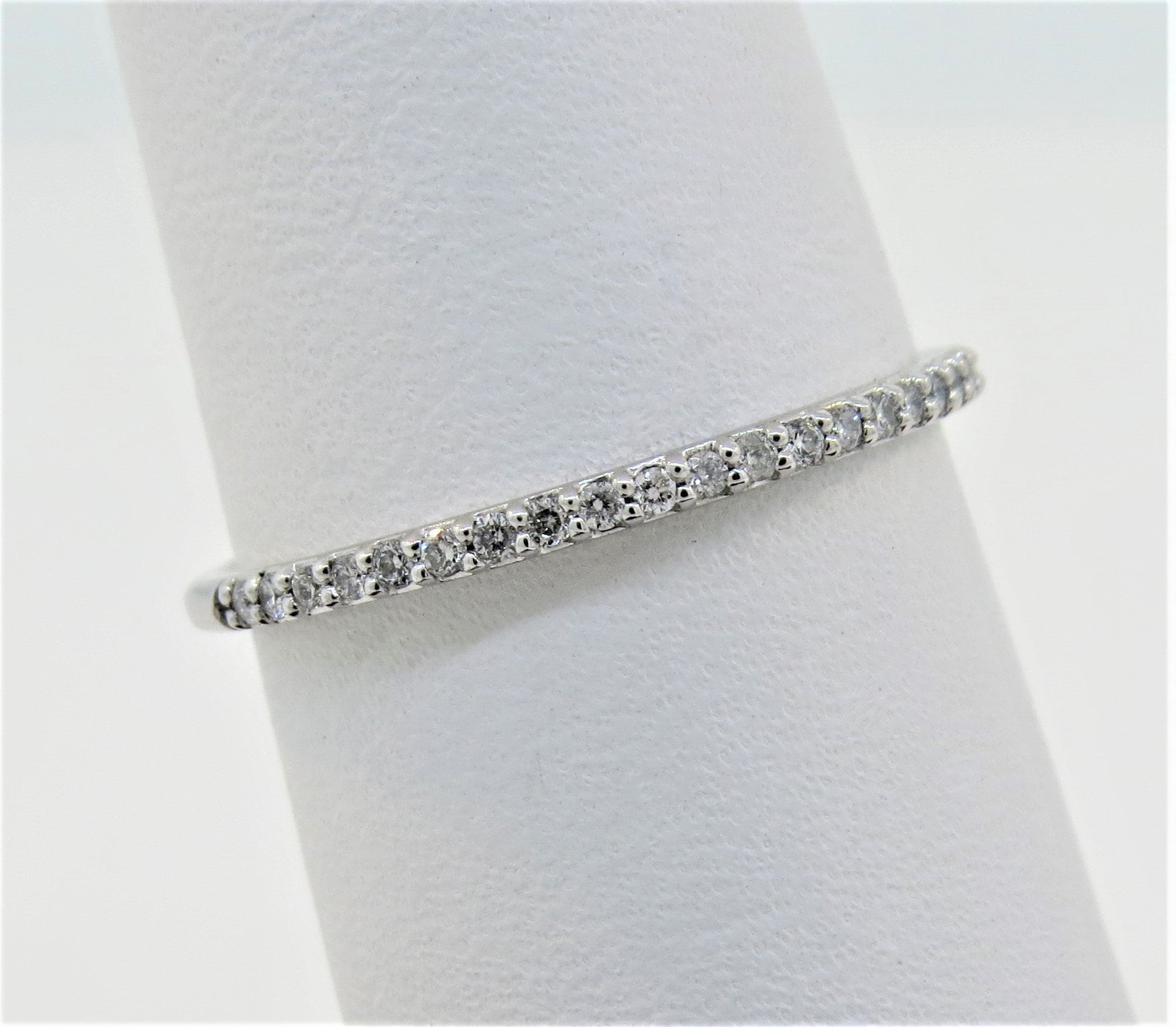 14K Weißgold 0, 14 Karat Diamant Ehering Stapelbar Ring Jubiläum Band Versprechen Brautring Geschenk Für Sie Halbe Ewigkeit von Tasiyanjewelrydesign