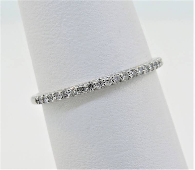 14K Weißgold 0, 14 Karat Diamant Ehering Stapelbar Ring Jubiläum Band Versprechen Brautring Geschenk Für Sie Halbe Ewigkeit 14K Weißgold 0, 14 Karat Diamant Ehering Stapelbar Ring Jubiläum Band Versprechen Brautring Geschenk Für Sie Halbe Ewigkeit von Tasiyanjewelrydesign