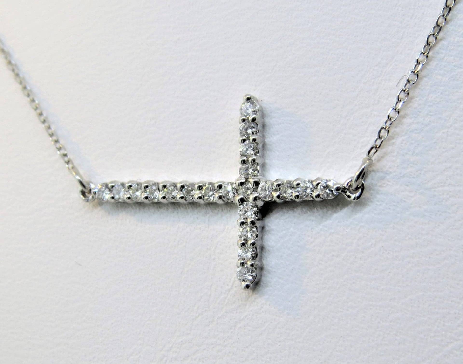 14K Weißgold 0, 21 Karat Diamant Seitlich Kreuz Anhänger/Diamondcross Halskette Religiöses 16 "Kette, Geschenk Für Sie 14K Weißgold 0, 21 Karat Diamant Seitlich Kreuz Anhänger/Diamondcross Halskette Religiöses 16 "Kette, Geschenk Für Sie von Tasiyanjewelrydesign