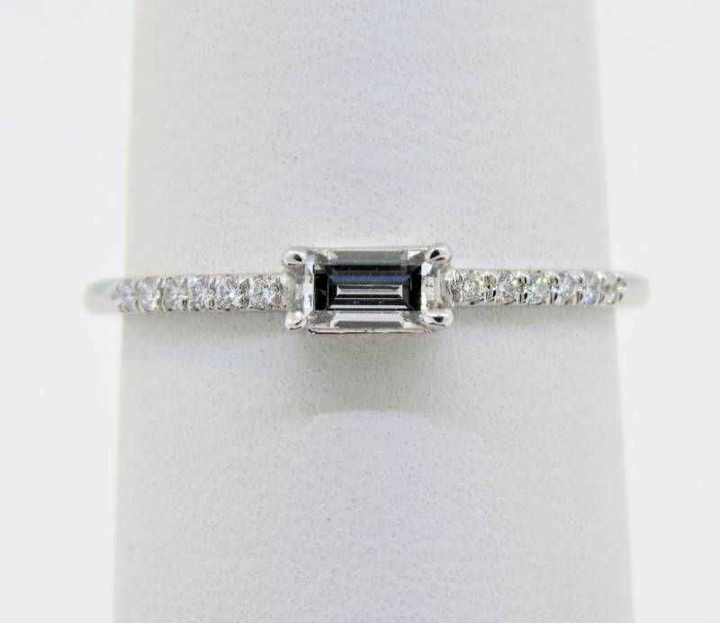 14K Weißgold 0, 27 Karat Smaragd & Diamant Im Rundschliff Ring Zierliche Verlobungsring Hochzeit Jubiläum Band Stapelbar Micro Pave von Tasiyanjewelrydesign