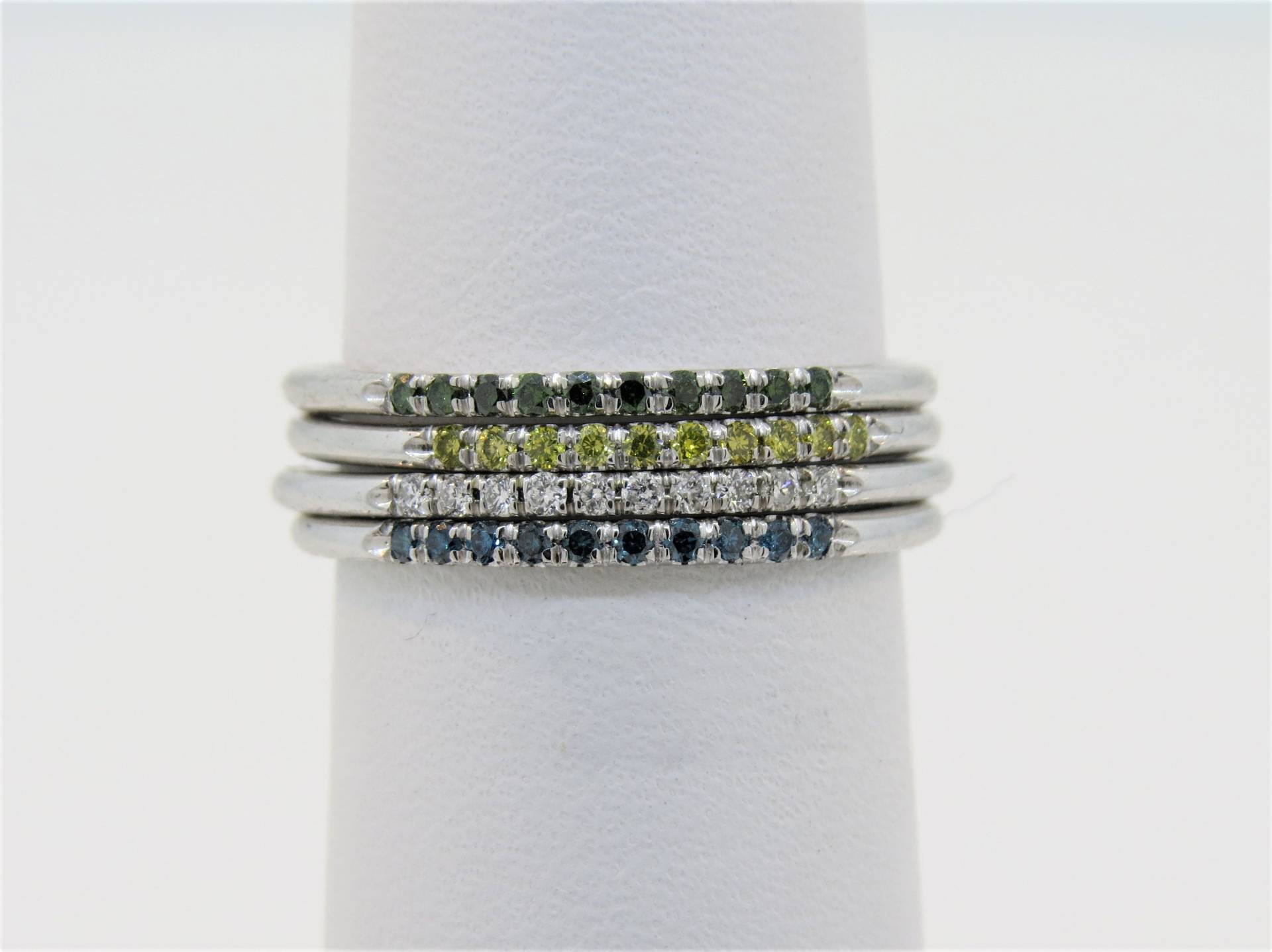 14K Weißgold 0, 28 Karat Weiß Blau Grün Gelb Diamant Hochzeit Micro Pave Bands Stapelbare Ringe Jubiläum Versprechen Geschenk Für Sie 14K Weißgold 0, 28 Karat Weiß Blau Grün Gelb Diamant Hochzeit Micro Pave Bands Stapelbare Ringe Jubiläum Versprechen Geschenk Für Sie von Tasiyanjewelrydesign