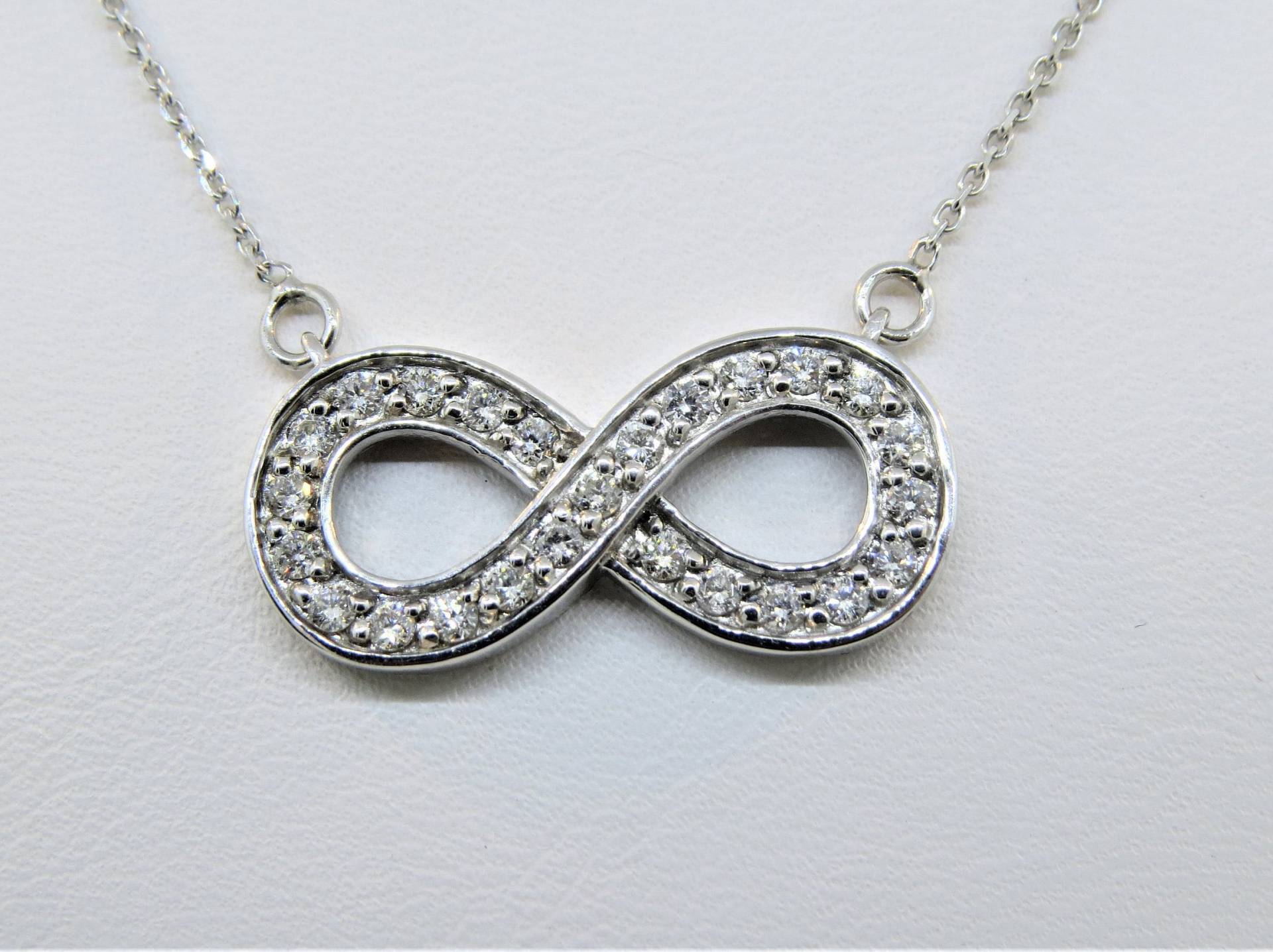 14K Weißgold 0, 48 Karat Diamant Infinity Anhänger, Criss Cross X Halskette, Geschenk Für Sie 16 "Kette 14K Weißgold 0, 48 Karat Diamant Infinity Anhänger, Criss Cross X Halskette, Geschenk Für Sie 16 "Kette von Tasiyanjewelrydesign
