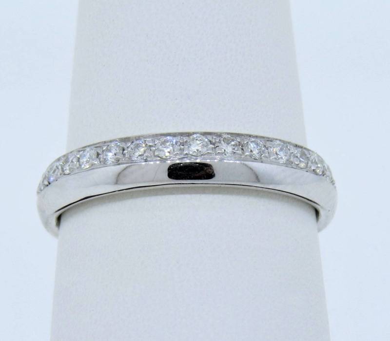 14K Weißgold 0, 55 Karat Diamant Micro Pave Ehering/Eternity Ring Jubiläumsring Stapelbarer Brautring Versprechen 14K Weißgold 0, 55 Karat Diamant Micro Pave Ehering/Eternity Ring Jubiläumsring Stapelbarer Brautring Versprechen von Tasiyanjewelrydesign