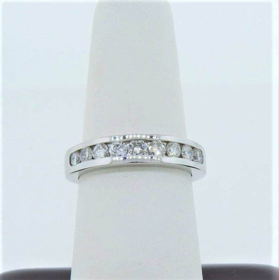14K Weißgold 0, 71 Karat Diamant Kanal Set Ehering Jubiläumsring Stapelbarer Ring Brautring Versprechensring Geschenk Für Sie von Tasiyanjewelrydesign
