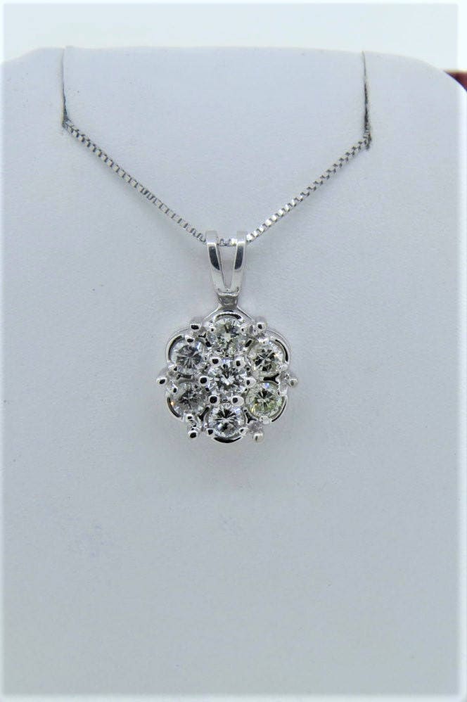 14K Weißgold 0, 75 Karat Diamant Cluster Anhänger Halskette Kreis Prong Set 18 "Kette 14K Weißgold 0, 75 Karat Diamant Cluster Anhänger Halskette Kreis Prong Set 18 "Kette von Tasiyanjewelrydesign