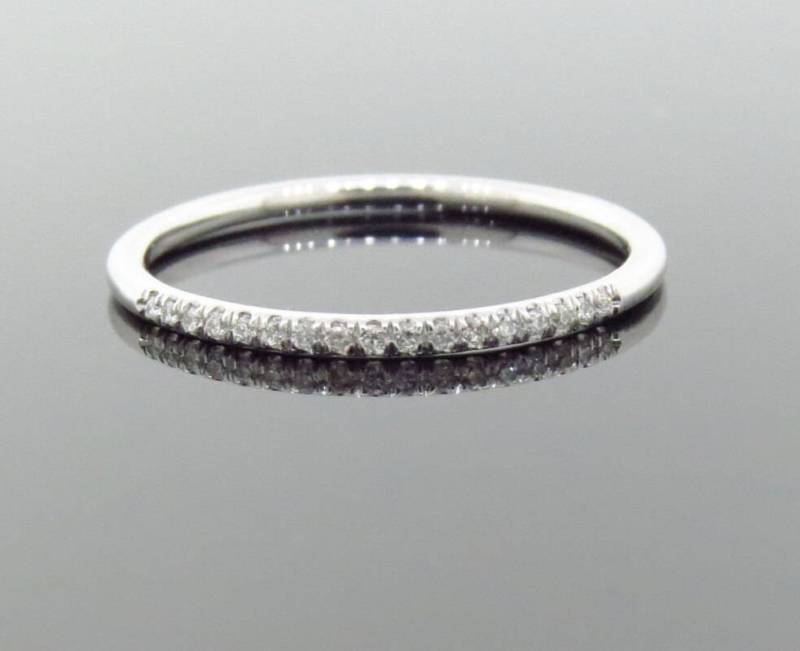 14K Weißgold 0.07Ct Diamant Jubiläumsring Zierlich Ehering Stapelbarer Ring Versprechensring Brautring Micro Pave Zarter von Tasiyanjewelrydesign