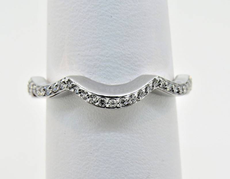 14K Weißgold 0.20Ct Diamant Micro Pave Hochzeitsband Jubiläumsring Stapelbar Band Zierliche Kurve Hochzeit Brautring Geschenk Für Sie von Tasiyanjewelrydesign