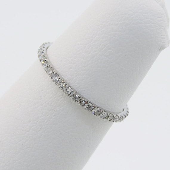 14K Weißgold 0.33Ct Diamant Micro Pave Eternity Band/Zierlicher Ring Jubiläumsring Stapelbarer Ring, Versprechensring Daumenring 14K Weißgold 0.33Ct Diamant Micro Pave Eternity Band/Zierlicher Ring Jubiläumsring Stapelbarer Ring, Versprechensring Daumenring von Tasiyanjewelrydesign