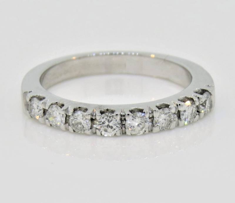 14K Weißgold 0.50Ct Diamant Micro Pave Ehering/Halber Eternity Ring Jubiläumsring Stapelbarer Brautring Versprechensring 14K Weißgold 0.50Ct Diamant Micro Pave Ehering/Halber Eternity Ring Jubiläumsring Stapelbarer Brautring Versprechensring von Tasiyanjewelrydesign
