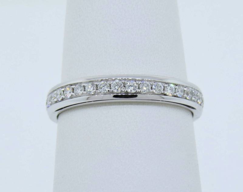 14K Weißgold 0.58Ct Diamant Micro Pave Ehering/Eternity Ring Jubiläumsring Stapelbarer Brautring Versprechen von Tasiyanjewelrydesign