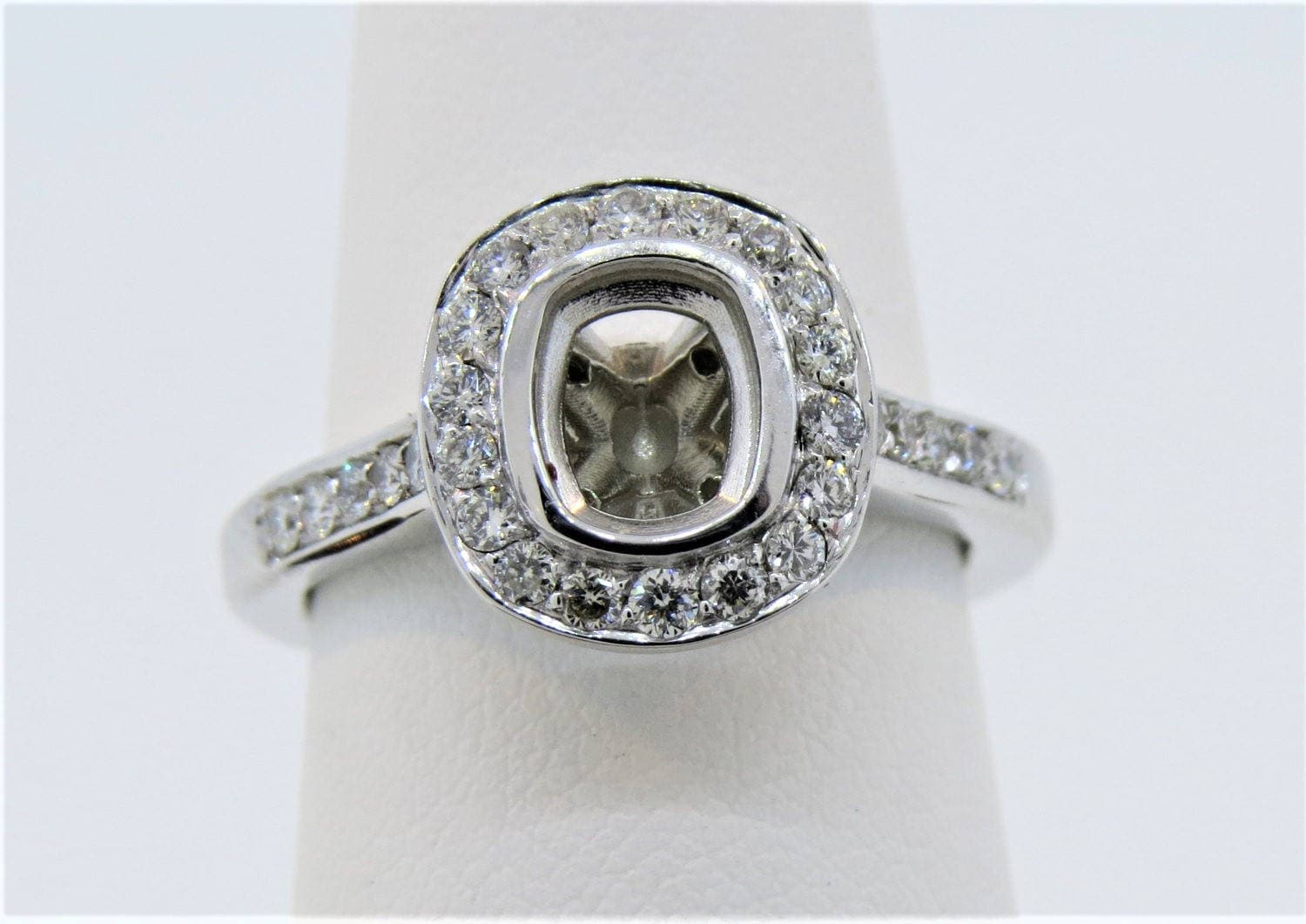 14K Weißgold 0.58Ct Hal Diamondo Kissenschliff Semi Mount Micro Pave Verlobungsring Jubiläumsring Stapelbarer Ring Brautring | Ohne Mitte 14K Weißgold 0.58Ct Hal Diamondo Kissenschliff Semi Mount Micro Pave Verlobungsring Jubiläumsring Stapelbarer Ring Brautring | Ohne Mitte von Tasiyanjewelrydesign