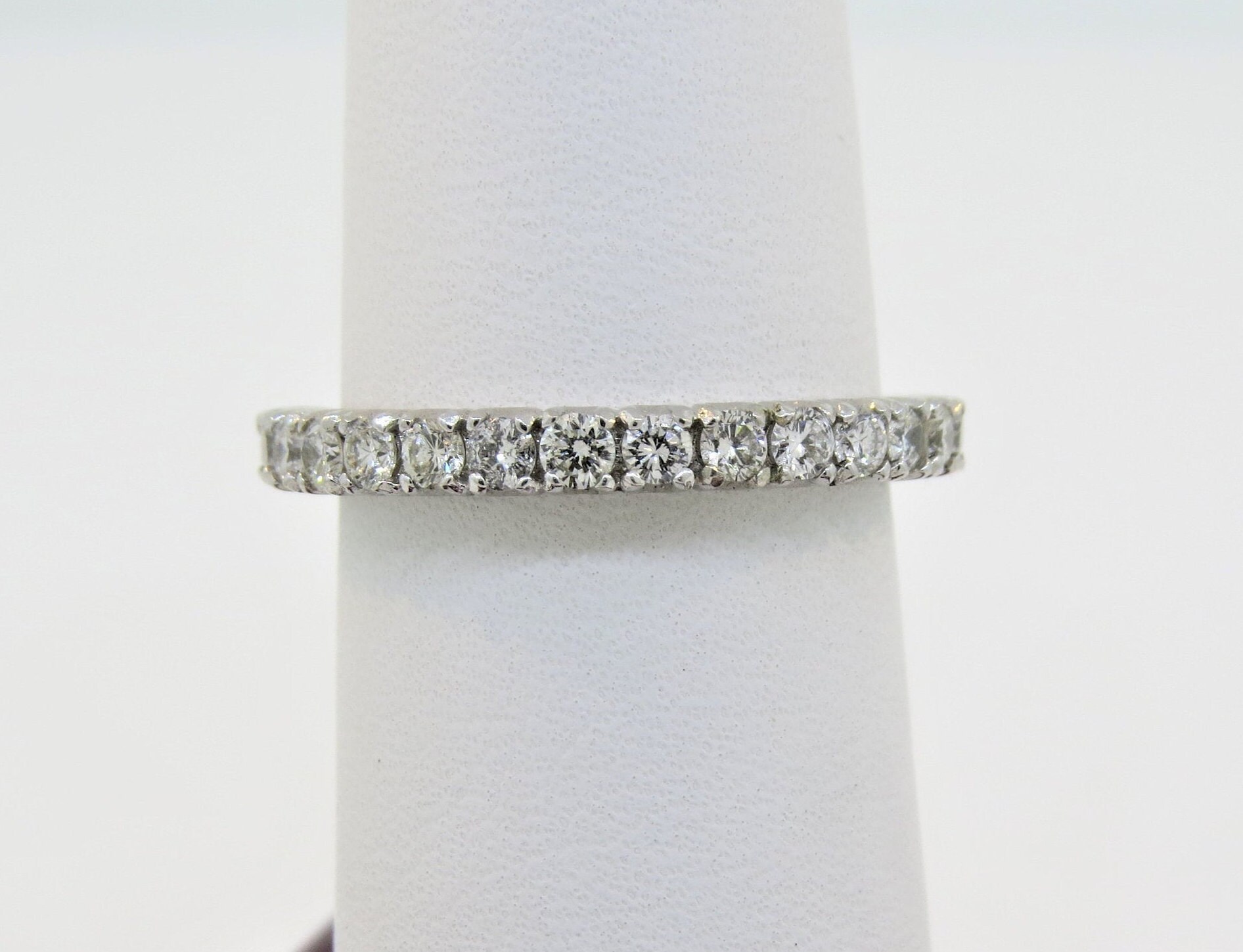 14K Weißgold 0.62Ct Diamant Ehering Halbe Ewigkeit Band Brautring Jubiläumsring Stapelbarer Ring Versprechensring Geschenk Für Sie von Tasiyanjewelrydesign