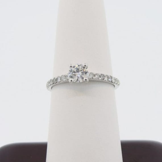 14K Weißgold 0.70Ct Diamant Verlobungsring Micro Pave Ring Hochzeitsband Zierlicher Jubiläumsband Stapelbarer Brautring 14K Weißgold 0.70Ct Diamant Verlobungsring Micro Pave Ring Hochzeitsband Zierlicher Jubiläumsband Stapelbarer Brautring von Tasiyanjewelrydesign