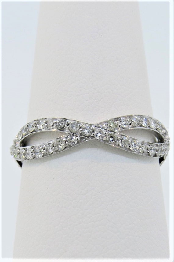 14K Weißgold 0.84Ct Diamant Infinity Ring/Eternity Criss Cross Ehering Jubiläumsring Stapelbarer von Tasiyanjewelrydesign