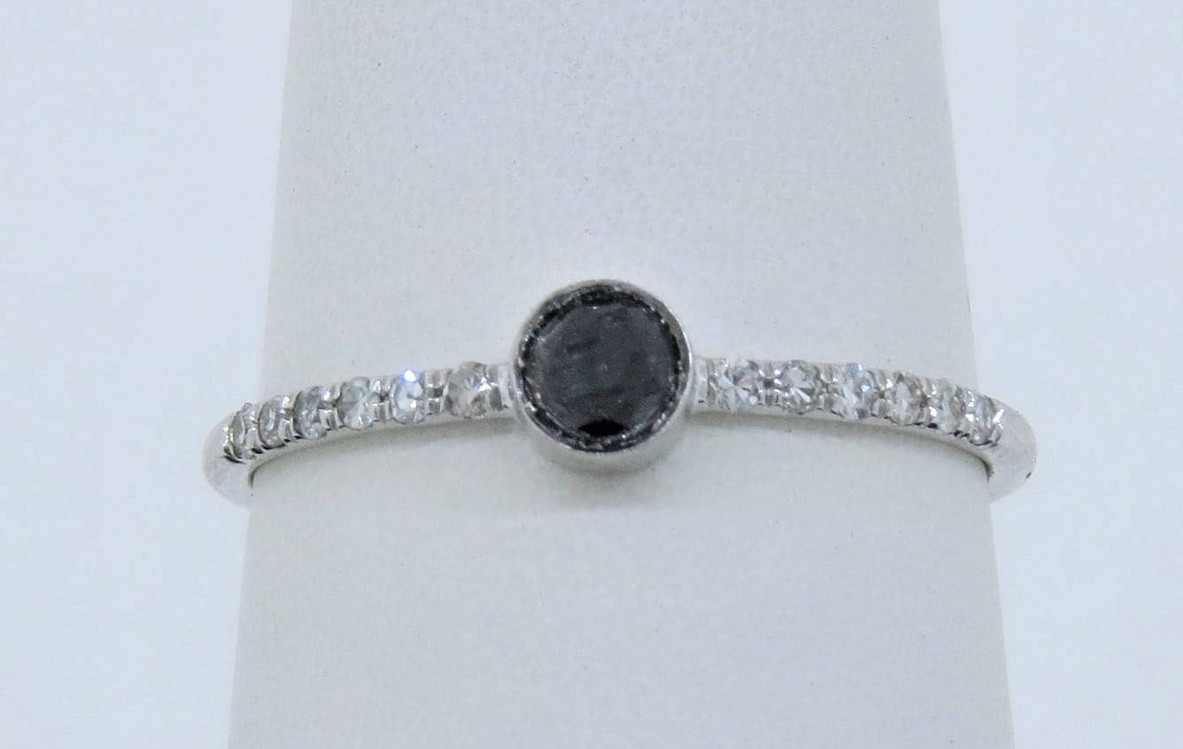 14K Weißgold 031 Karat Schwarz Diamant Mitte & Im European Cut Ring/Verlobungsring Ehering Jubiläumsring Stapelbarer von Tasiyanjewelrydesign