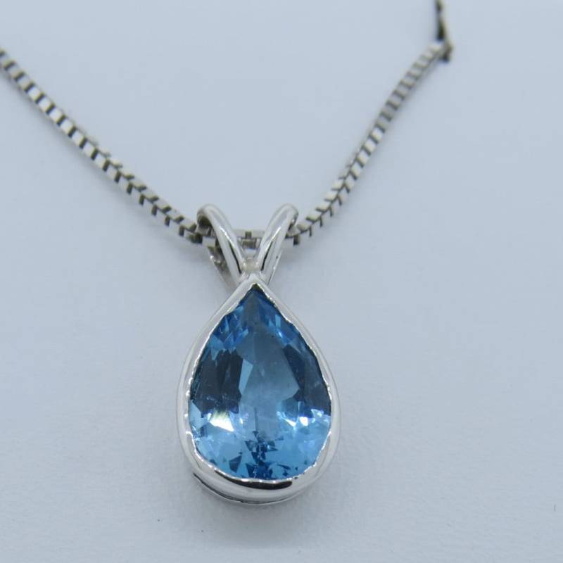 14K Weißgold 1.40Ct | 9 X 6 Mm Blautopas Bezel Set Tear Drop Anhänger Dezember Geburtsstein | Ohne Kette/Geschenk Für Sie von Tasiyanjewelrydesign